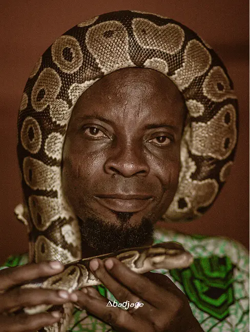 Xwéda avec la divinité tutélaire de Ouidah, le python Dangbé
